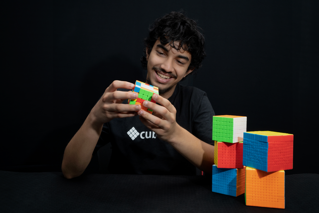 Why Are Big Cubes More Challenging But More Fun To Solve?- Cubelelo